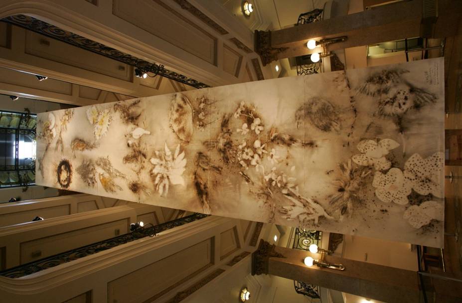 Painel inédito feito com pólvora, dentro do hall do CCBB Painel inédito feito com pólvora, dentro do hall do CCBB