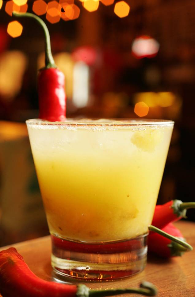 Entre as caipirinha criativas, aparece a de cajá, pimenta e canela Entre as caipirinha criativas, aparece a de cajá, pimenta e canela