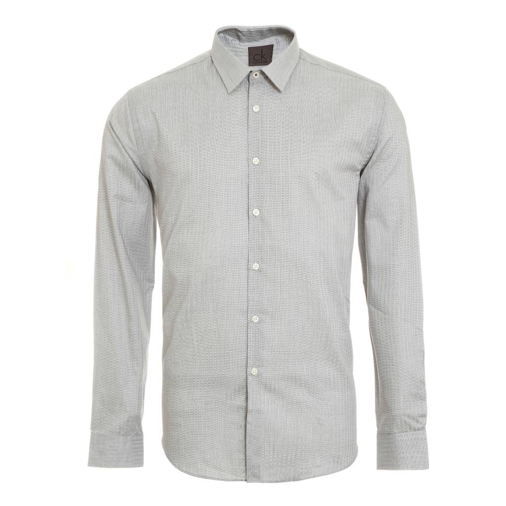 Calvin Klein vende peças até 70% mais baratas