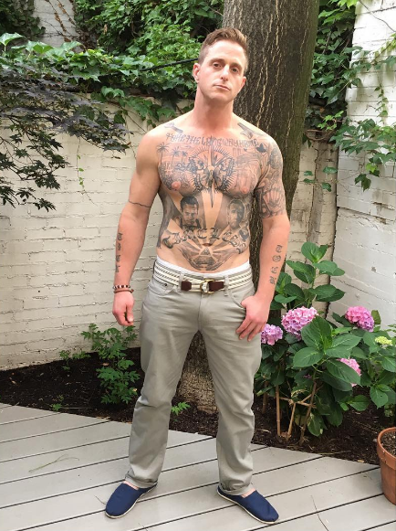 Filho de Michael Douglas tatua o rosto do pai e do avô no abdome tanquinho