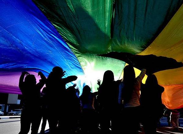 A Caminhada Lésbica ocorre no dia 3 de maio, um dia antes da Parada Gay A Caminhada Lésbica ocorre no dia 3 de maio, um dia antes da Parada Gay