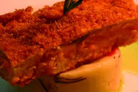 Salmão à japonesa com purê especial de batata e pesto de rúcula, do Capcana Salmão à japonesa com purê especial de batata e pesto de rúcula, do Capcana