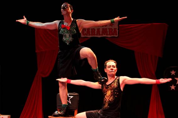 Cena de Caramba, Quanta Bobagem", sob direção de Esio Magalhães Cena de Caramba, Quanta Bobagem", sob direção de Esio Magalhães