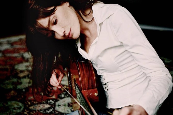 carla-bruni-divulga%c3%a7%c3%a3o