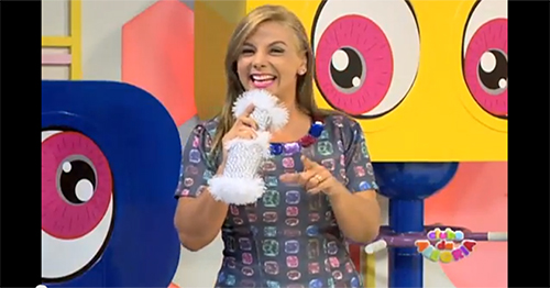 Carla Perez sorteia cachorro na TV e irrita ativistas