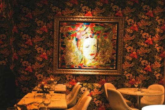 Obras de Ivald di Granato decoram o restaurante Obras de Ivald di Granato decoram o restaurante