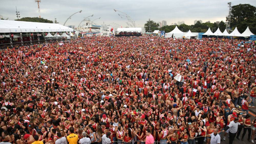 Carnafacul 2013: 40 000 pessoas no Sambódromo do Anhembi Carnafacul 2013: 40 000 pessoas no Sambódromo do Anhembi