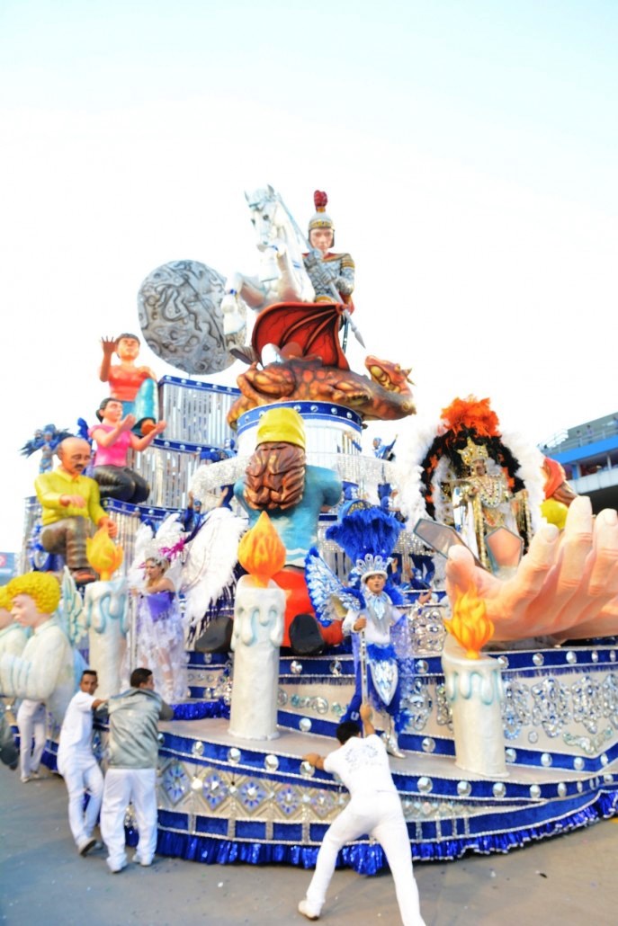 Abertas vagas para empurrar carro alegórico no Anhembi; trabalho paga 65 por noite