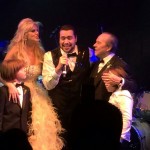 Com os filhos, Val e Ulisnki cantaram ao lado de Thiago Abravanel (Foto: Jo&atilde;o Batista Jr.)