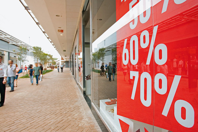 Outlet promove descontos de até 80% em grandes marcas