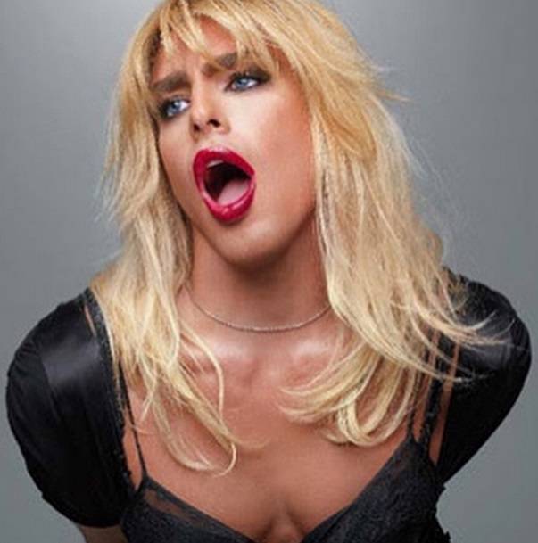 Vestido de mulher e com maquiagem, Cauã Reymond posta foto no Instagram