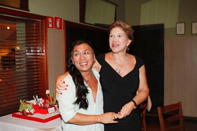Celso Kamura entre as “inimigas” Dilma Rousseff e Marta Suplicy