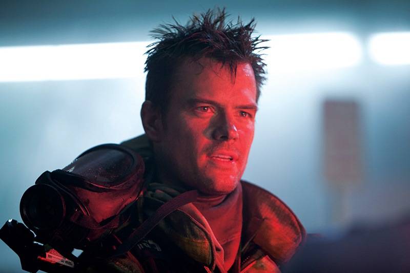 Fogo contra Fogo: o ator Josh Duhamel na pele de um bombeiro que testemunhou duplo homicídio Fogo contra Fogo: o ator Josh Duhamel na pele de um bombeiro que testemunhou duplo homicídio