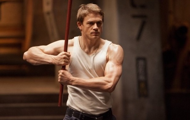 Charlie Hunnam, de Círculo de Fogo, vai interpretar Christian Grey no cinema