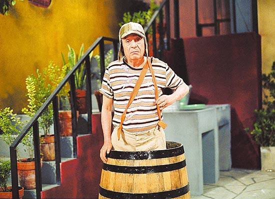 Esposa de ‘Quico’ compartilha fotos raras dos bastidores de ‘Chaves’