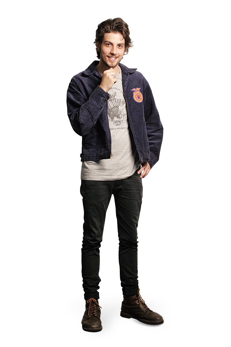 Galã do momento, Chay Suede faz um evento profissional por dia