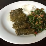 Prato feito: charutinhos, tabule e coalhada seca