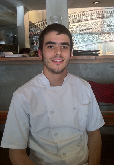 Eñe troca chef e estreia nhoque negro