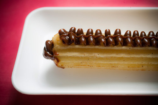 Uma das opções: recheio e cobertura de chocolate (Foto: Lucas Lima)