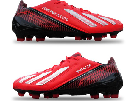 “Peço desculpas aos que se sentiram ofendidos”, diz Emerson Sheik sobre ‘selinho’