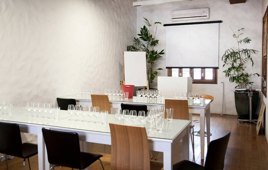 Sala de aula: espaço para até 12 alunos Sala de aula: espaço para até 12 alunos