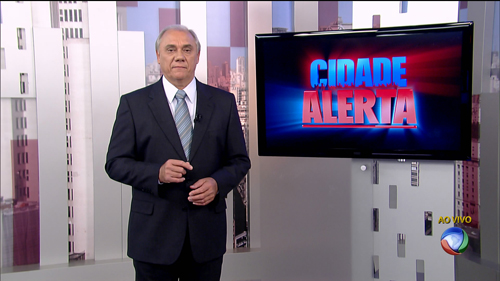 Marcelo Rezende dá bronca em repórter do ‘Cidade Alerta’ por estar sentada; assista ao vídeo