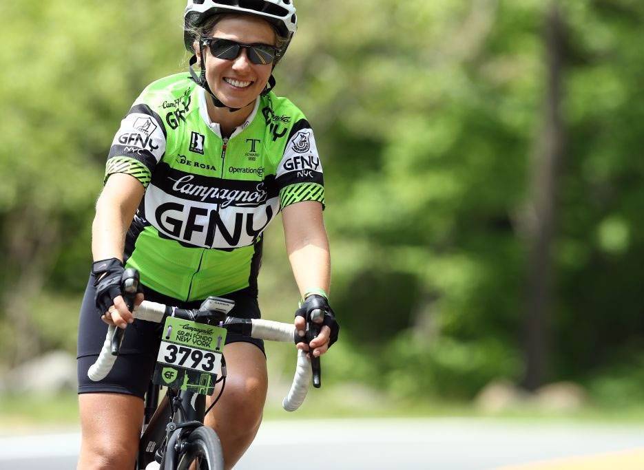 Florista “reaprende” a andar de bicicleta e participa de competição em Nova York