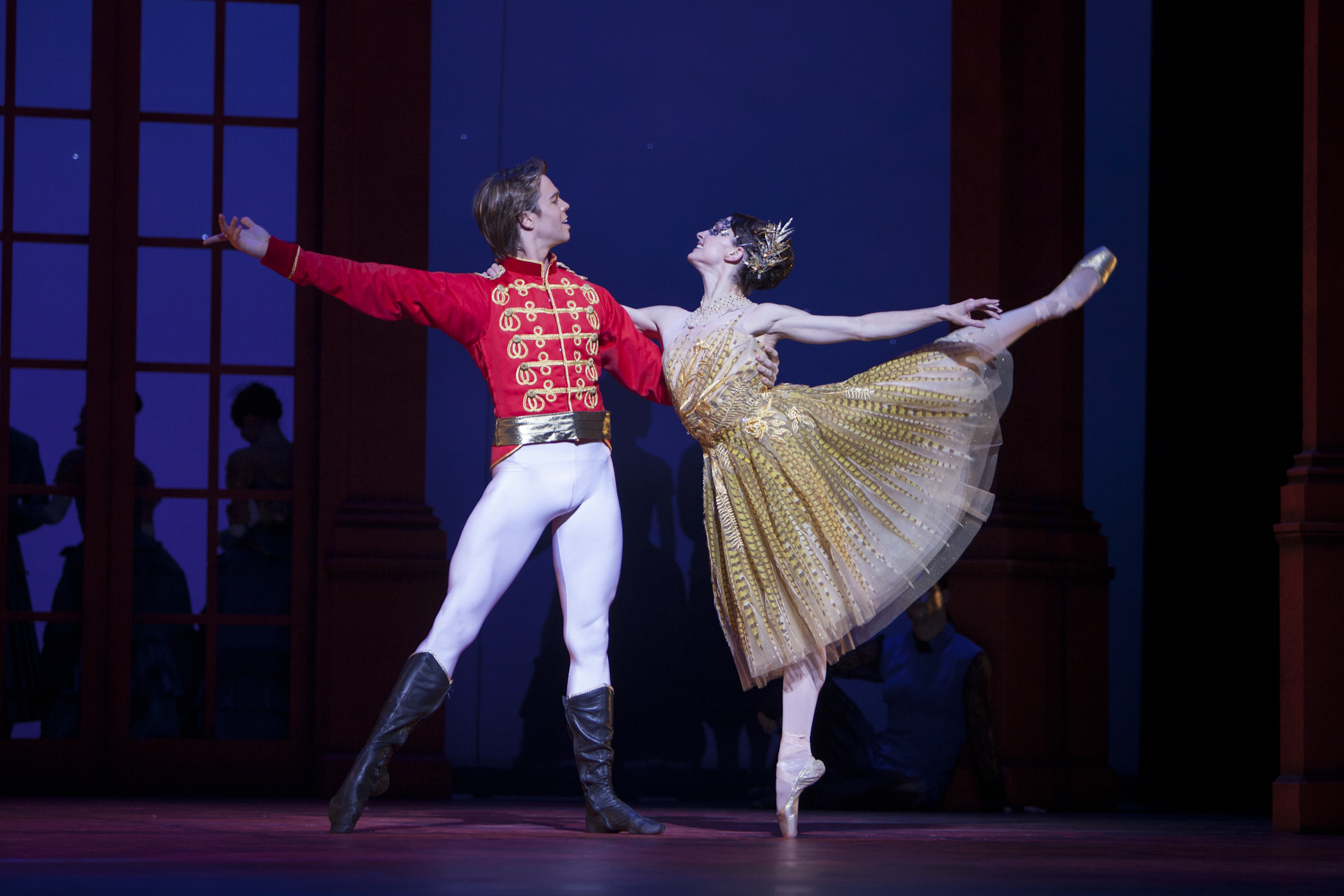 Matthew Golding e Anna Tsygankova em Cinderella: espetáculo do Dutch National Ballet