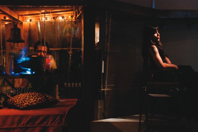 Roberto Leite e Mel Lisboa em Cine Camaleão: o cineasta frustrado e a cantora louca por fama Roberto Leite e Mel Lisboa em Cine Camaleão: o cineasta frustrado e a cantora louca por fama