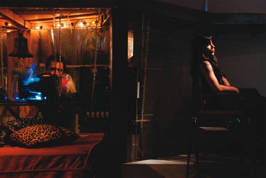 Roberto Leite e Mel Lisboa em Cine Camaleão: o cineasta frustrado e a cantora louca por fama Roberto Leite e Mel Lisboa em Cine Camaleão: o cineasta frustrado e a cantora louca por fama