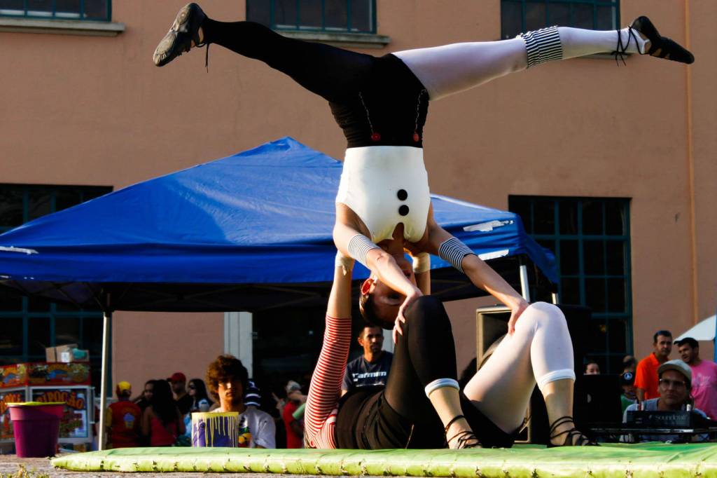 Espetáculo Etc faz parte da programação do Circo Híbrido, no Sesc Pinheiros Espetáculo Etc faz parte da programação do Circo Híbrido, no Sesc Pinheiros