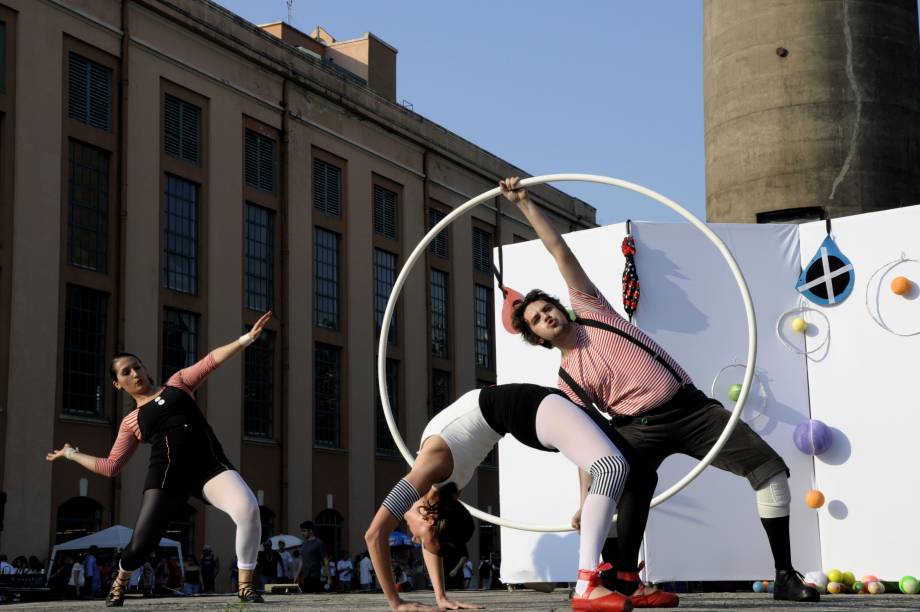 Espetáculo <em>Etc</em> faz parte da programação do Circo Híbrido, no Sesc Pinheiros Espetáculo <em>Etc</em> faz parte da programação do Circo Híbrido, no Sesc Pinheiros