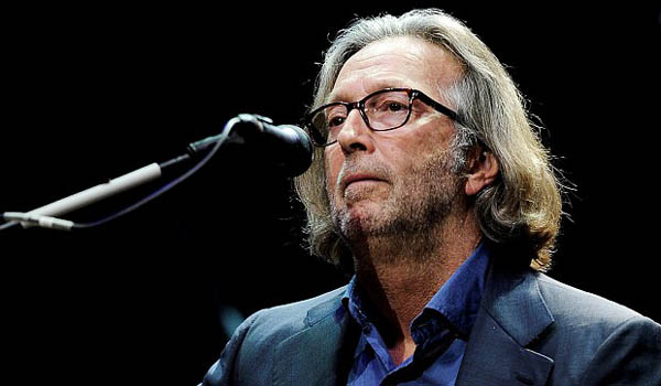 Eric Clapton revela sofrer de doença irreversível que dificulta tocar guitarra