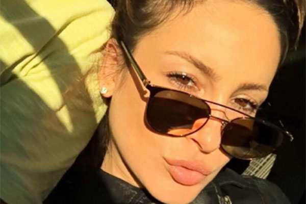 Claudia Leitte se irrita com comentário sobre biografia e discute com seguidora na web