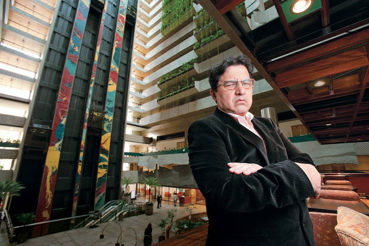 Cláudio Maksoud contesta veracidade de testamento do pai