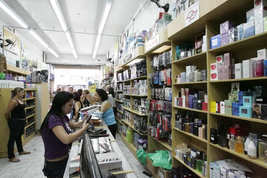 Jamil Perfumaria: maquiagens e secadores fazem a alegria das vaidosas Jamil Perfumaria: maquiagens e secadores fazem a alegria das vaidosas