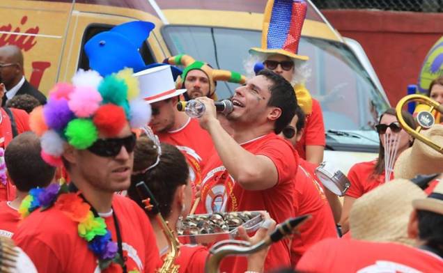 O Cordão carnavalesco Confraria do Pasmado desfila pela Vila Madalena O Cordão carnavalesco Confraria do Pasmado desfila pela Vila Madalena