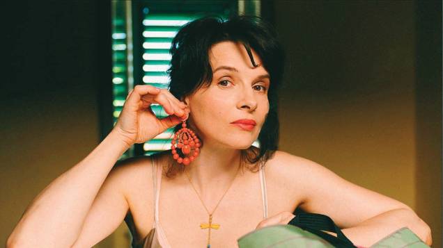 Cópia Fiel: a francesa Juliette Binoche, melhor atriz no Festival de Cannes, vive uma dona de galeria de arte na Toscana que se envolve num jogo de interpretação com um filósofo inglês. Direção do iraniano Abbas Kiarostami (Gosto de Cereja) Cópia Fiel: a francesa Juliette Binoche, melhor atriz no Festival de Cannes, vive uma dona de galeria de arte na Toscana que se envolve num jogo de interpretação com um filósofo inglês. Direção do iraniano Abbas Kiarostami (Gosto de Cereja)