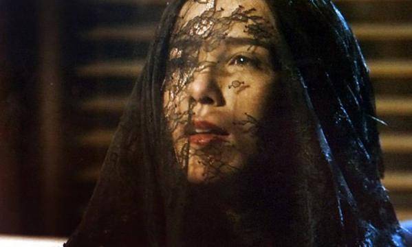 Cora rejuvenesce em “Império” e rende piadas na internet