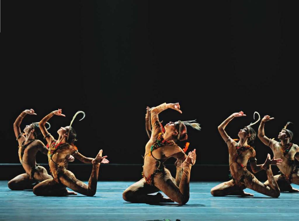 A Cia.TeatroDança Ivaldo Bertazzo em Corpo Vivo — Carrossel das Espécies: passos indianos e gregos A Cia.TeatroDança Ivaldo Bertazzo em Corpo Vivo — Carrossel das Espécies: passos indianos e gregos