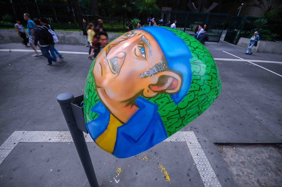 ‘Call Parade’ convida artistas de São Paulo para pintarem telefones públicos