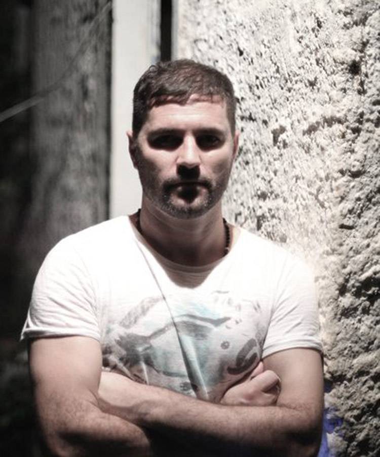 Cristiano Burlan: diretor de Mataram meu Irmão Cristiano Burlan: diretor de Mataram meu Irmão
