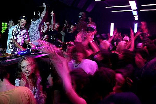 D-Edge foi eleito o nono melhor clube do mundo pela revista DJ Mag D-Edge foi eleito o nono melhor clube do mundo pela revista DJ Mag