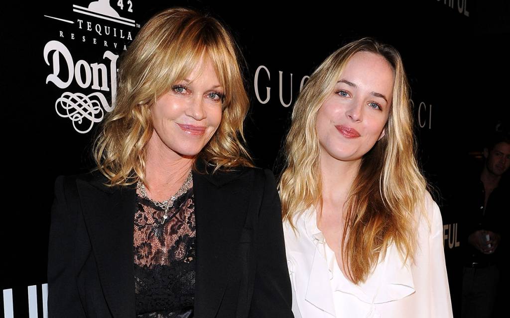 Dakota Johnson não quer que a mãe veja Cinquenta Tons de Cinza
