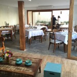 Varanda com mesa: comiss&atilde;o de frente