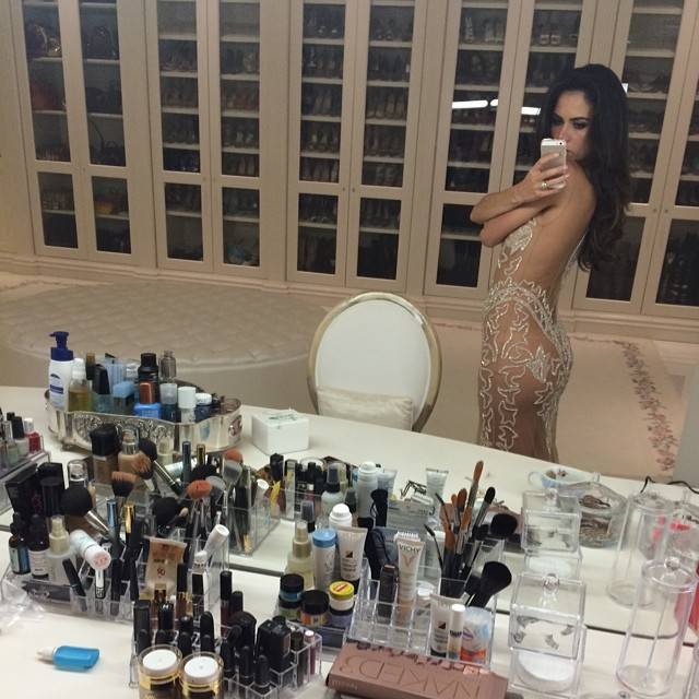 Daniela Albuquerque prepara festa de aniversário em sua mansão, a maior do Brasil