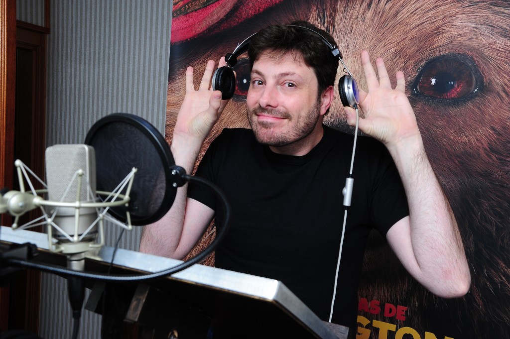 Danilo Gentili durante a dublagem do desenho