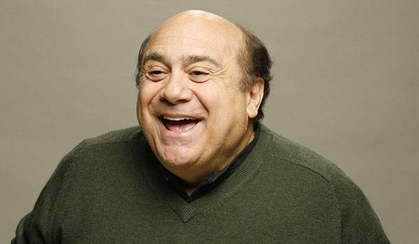 Um bebê que é a cara do ator Danny DeVito está fazendo sucesso na internet