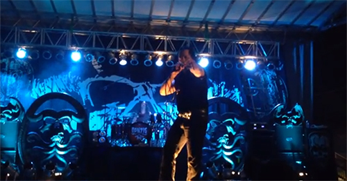 Glenn Danzig manda público dar soco em fã que filmava show; assista ao vídeo