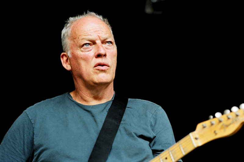 Com ingressos esgotados, David Gilmour anuncia segundo show na cidade